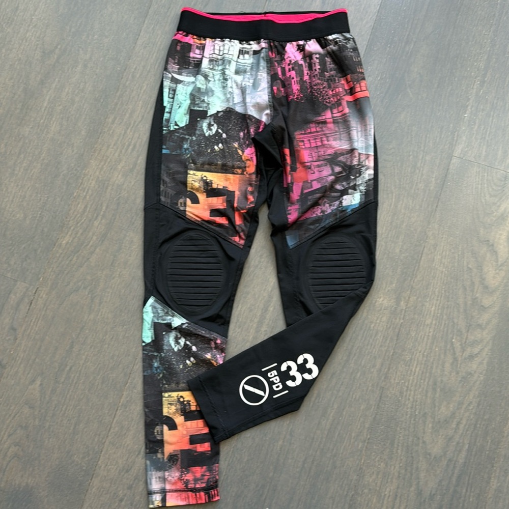 Reebok Limited Edition City lights Leggings. Size Medium.